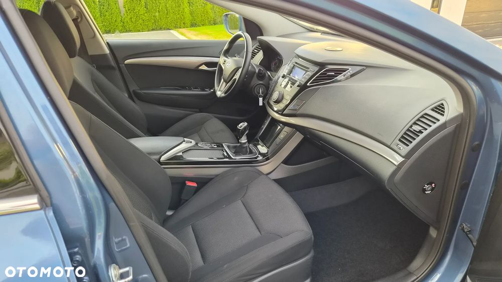 Hyundai i40 Kombi blue 1.6 Family+ - 8