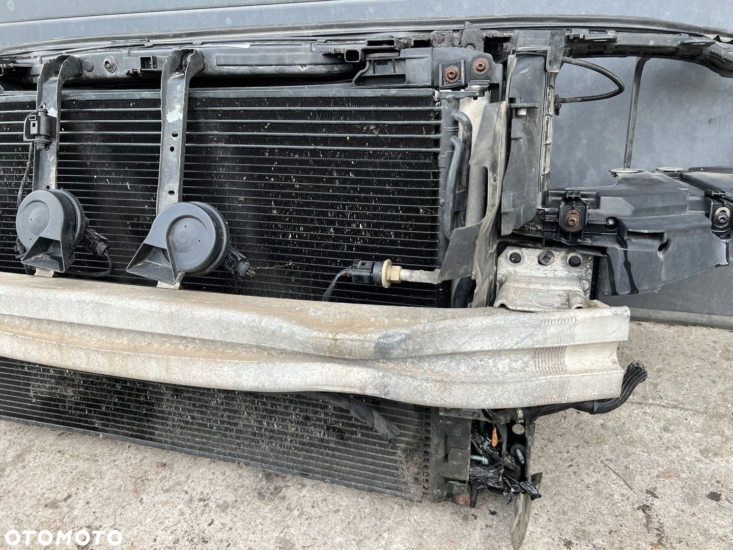 PAS PRZEDNI WZMOCNIENIE CHŁODNICE AUDI A8 D3 3.0 TDI KOMPLETNY - 3