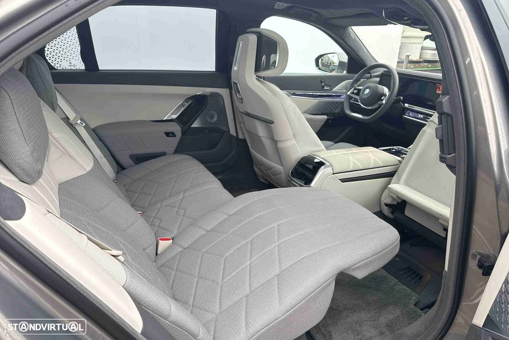 BMW i7 xDrive60 - 9