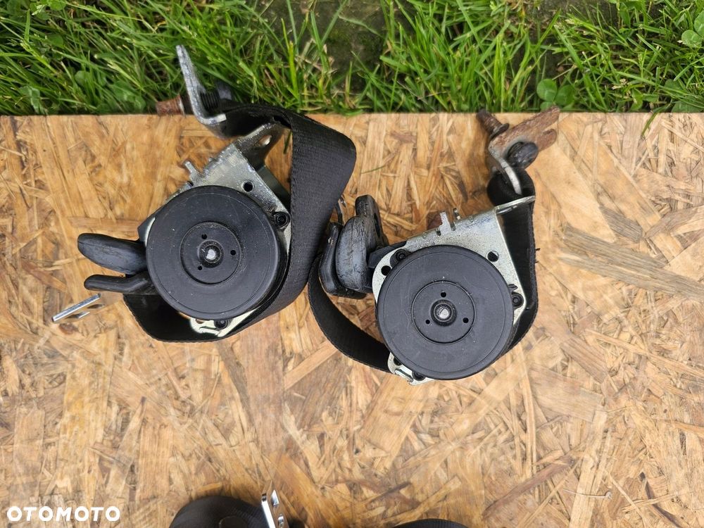 Pas bezpieczeństwa lewy prawy tył komplet 600579100 Ford Fusion