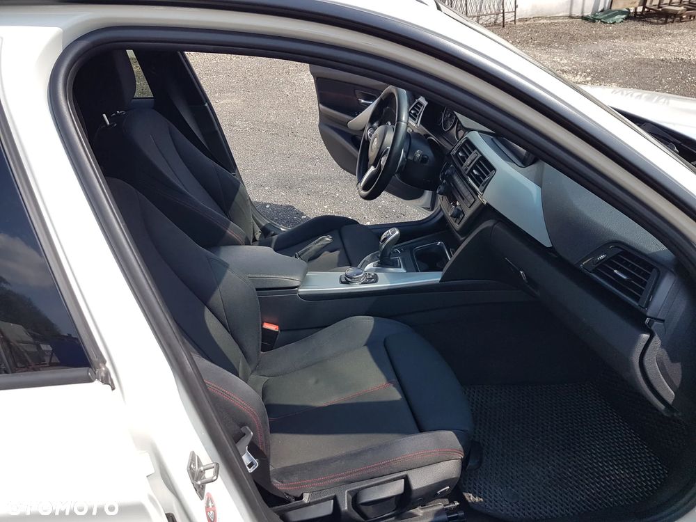 BMW Seria 3 330d Touring xDrive Sport-Aut Sport Line - 16