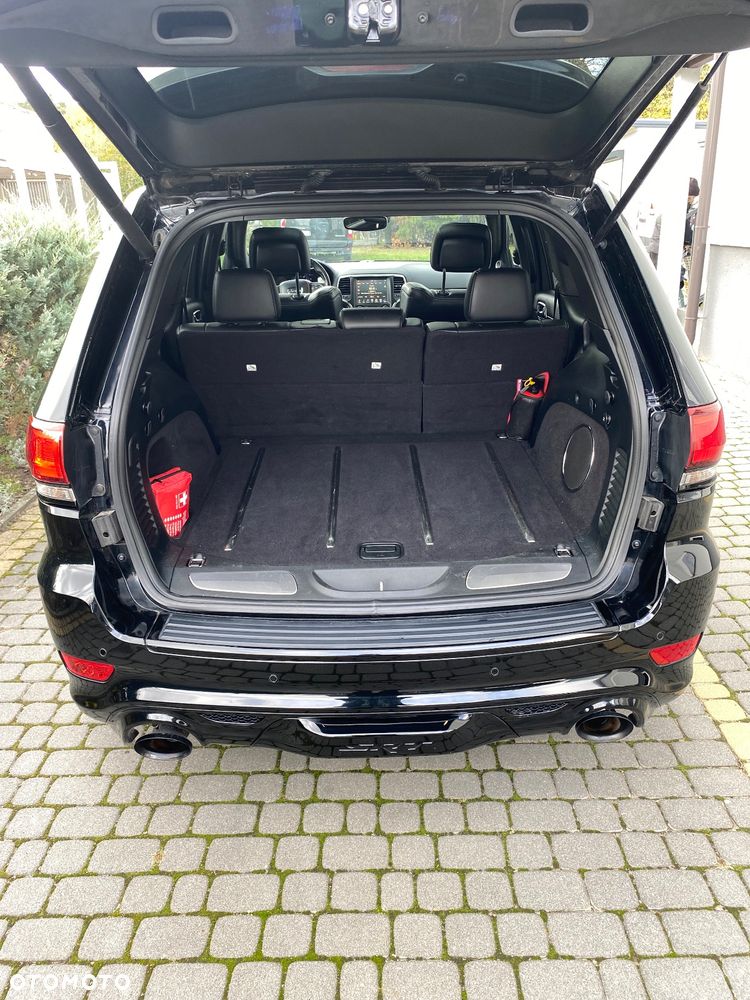 Jeep Grand Cherokee SRT - 11