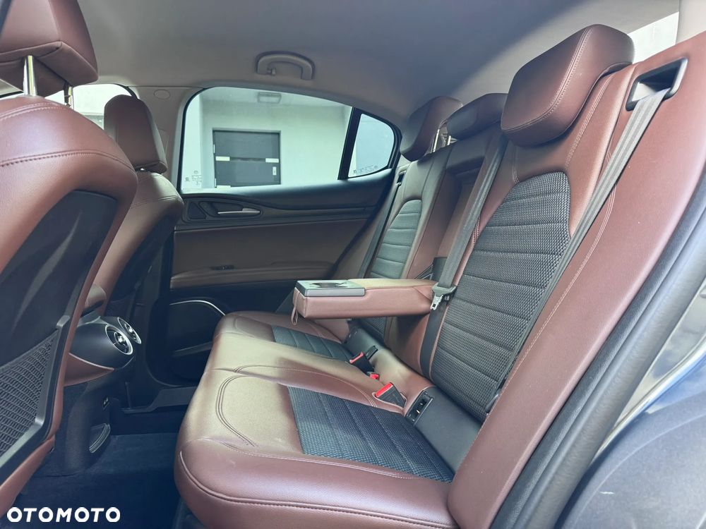 Alfa Romeo Stelvio 2.2 JTDM - 19