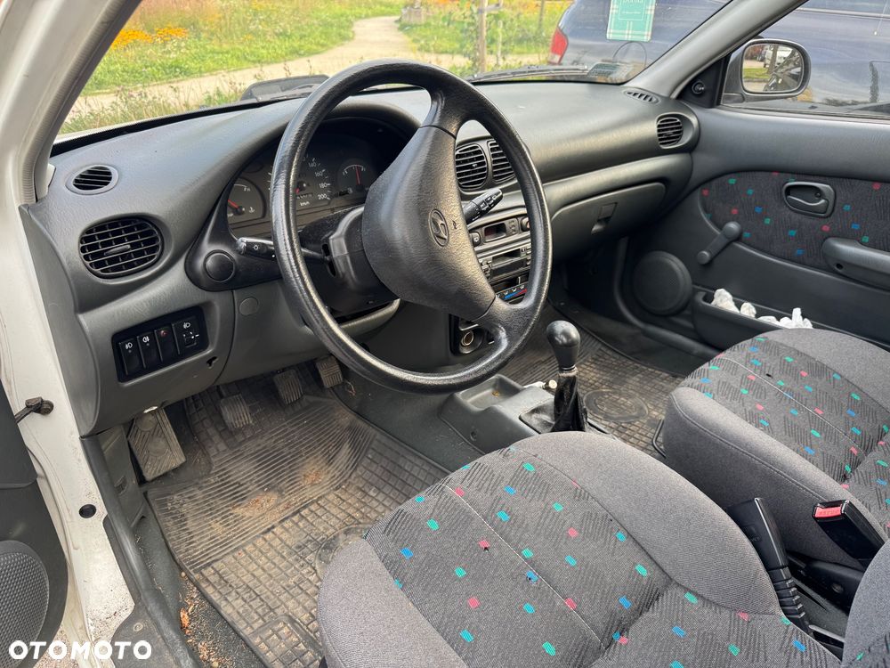 Hyundai Accent - 8