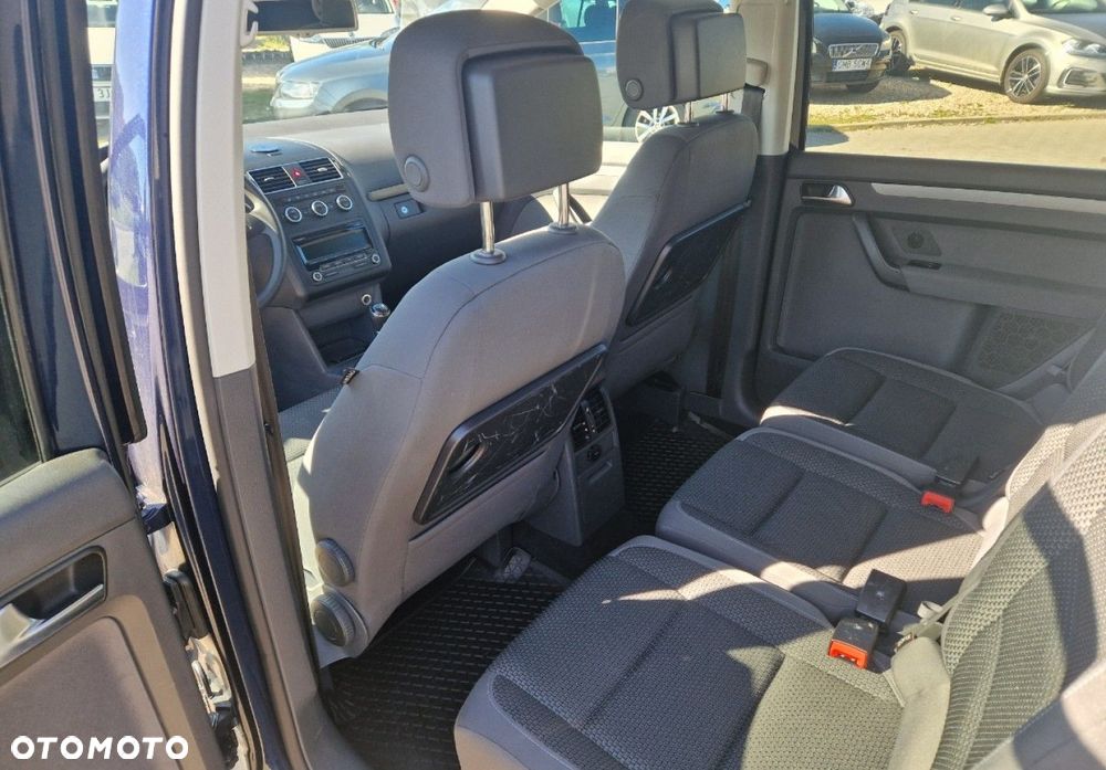 Volkswagen Touran - 10