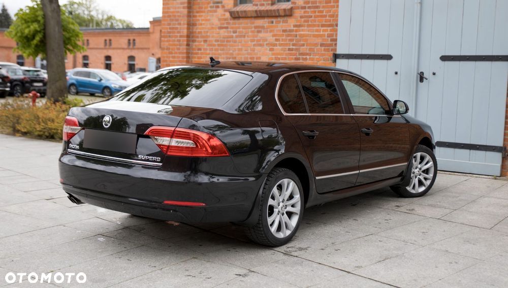 Skoda Superb 2.0 TDI 4x4 Elegance DSG - 3