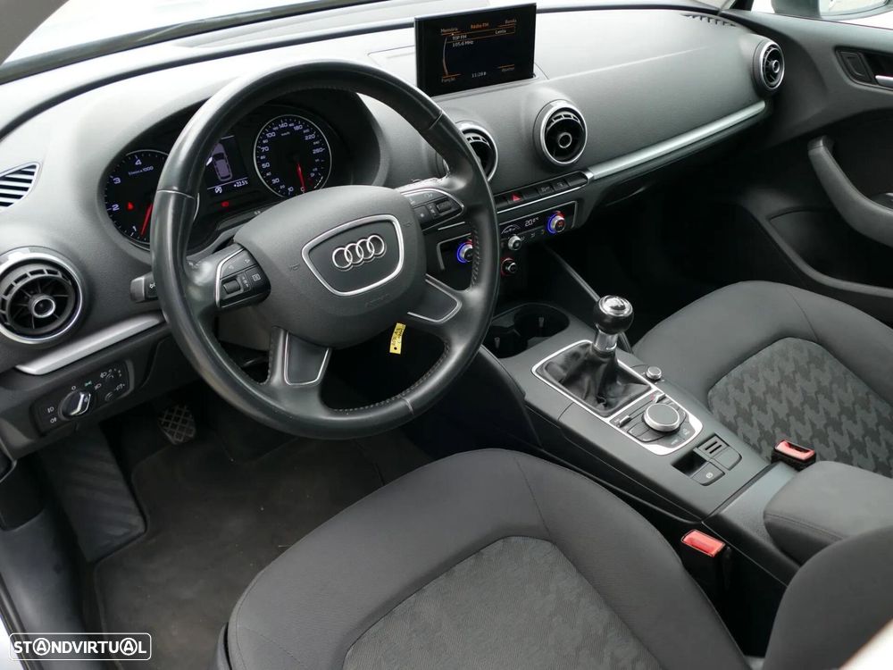Audi A3 Sportback 2.0 TDI Advance - 24