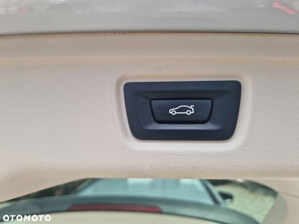 BMW Seria 3 330e xDrive - 16