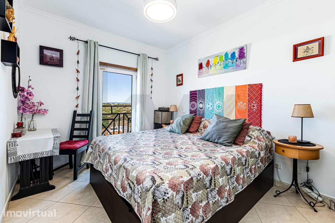Apartamento T3 com amplo terraço e vista mar a 900 metros da praia, em - Grande imagem: 2/27