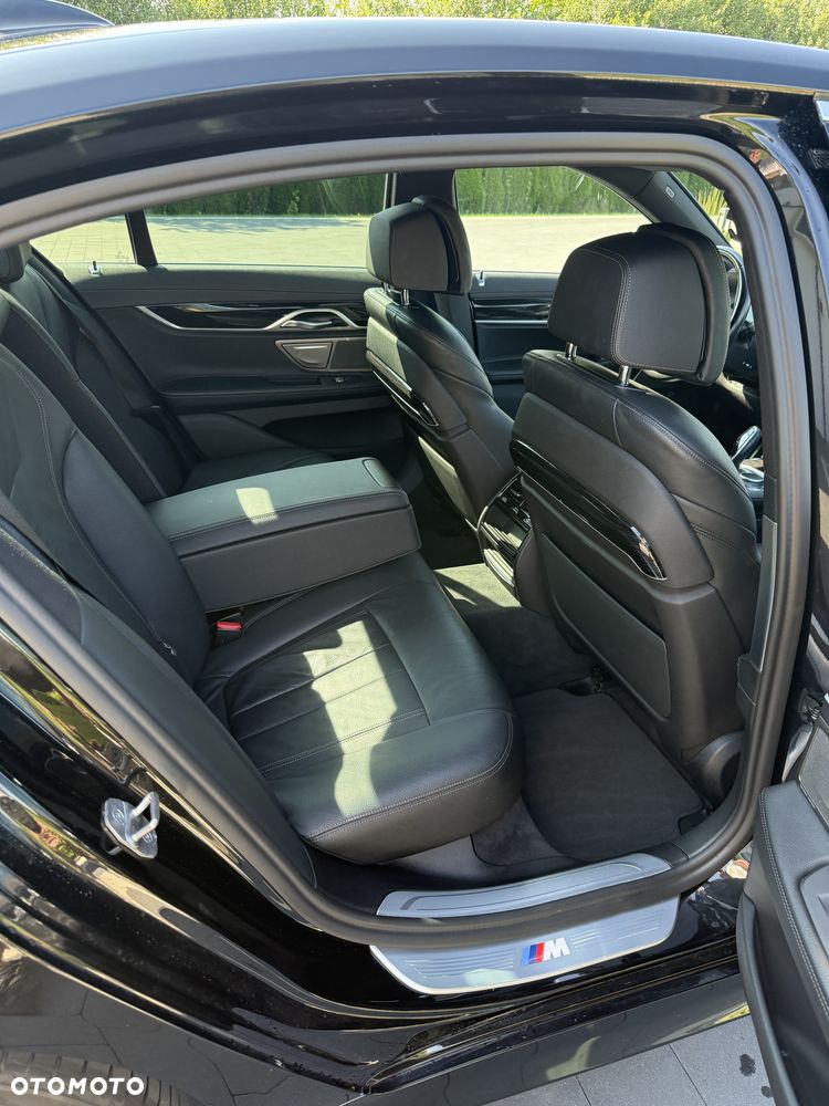 BMW Seria 7 730d xDrive mHEV sport - 32