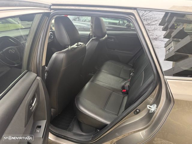 Toyota Auris Touring Sports 1.8 HSD Freestyle - 8