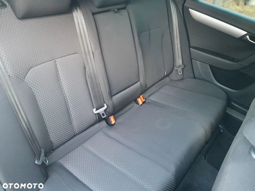 Volkswagen Passat 2.0 Blue TDI SCR Trendline - 19