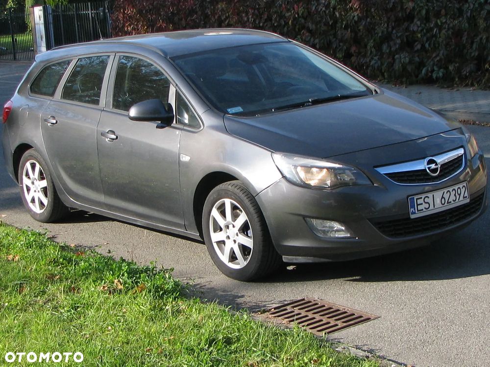 Opel Astra 2010 photo 3