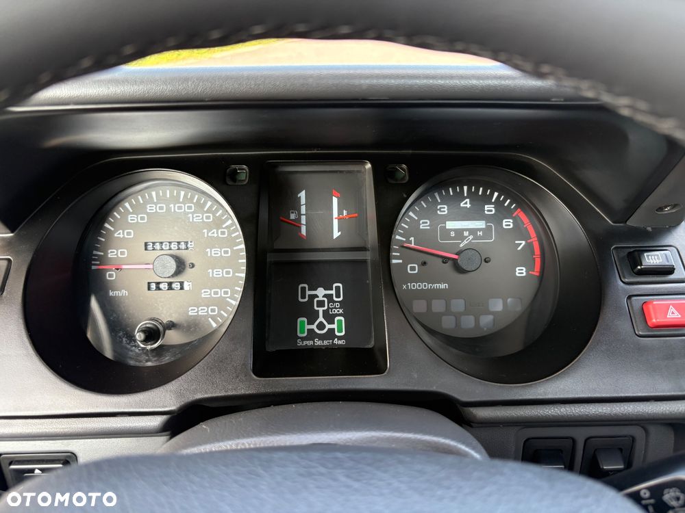 Mitsubishi Pajero - 14