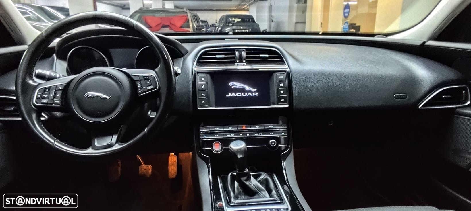 Jaguar XE 2.0 D Prestige - 8