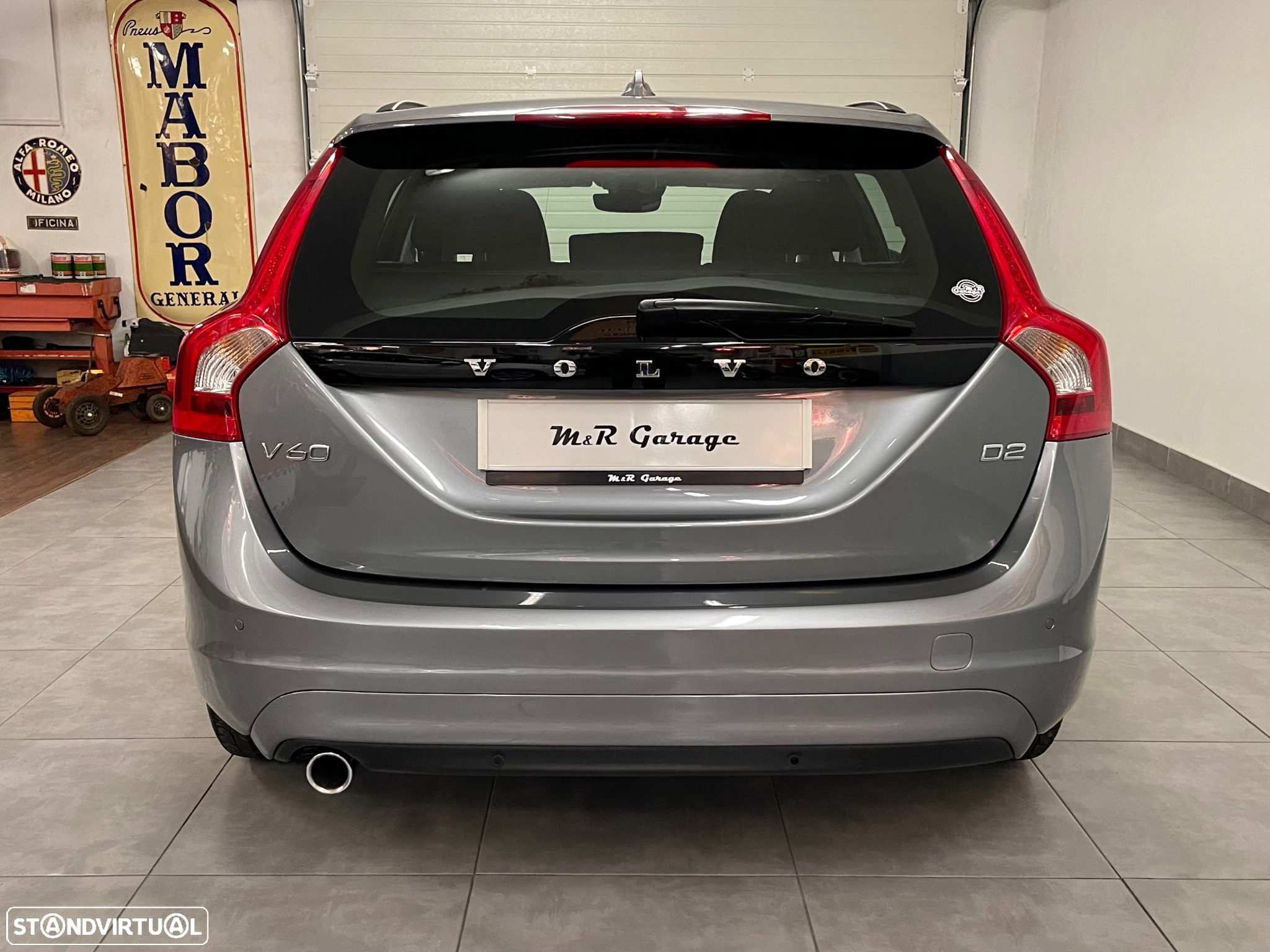 Volvo V60 2.0 D2 Momentum - 4