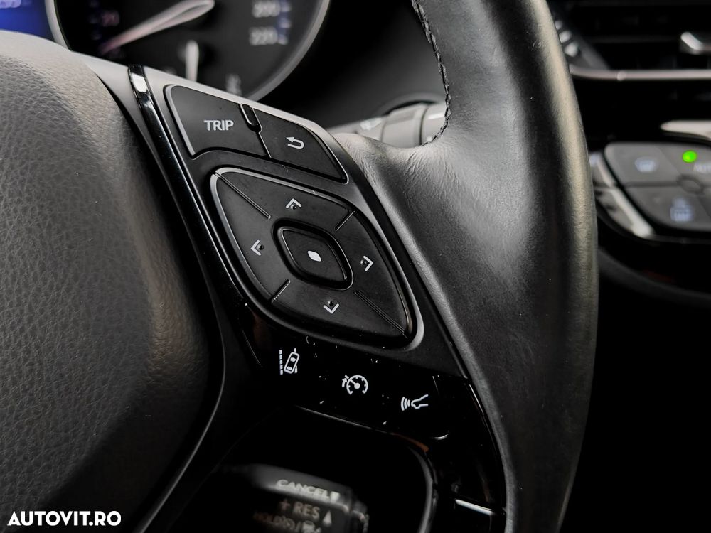 Toyota C-HR ver-1-8-hsd-122-cp-4x2-cvt-c--ult-style-bi--tone - 18