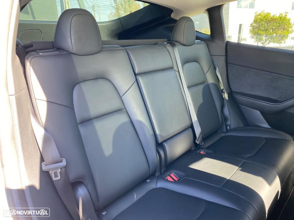 Tesla Model Y Standard RWD - 9