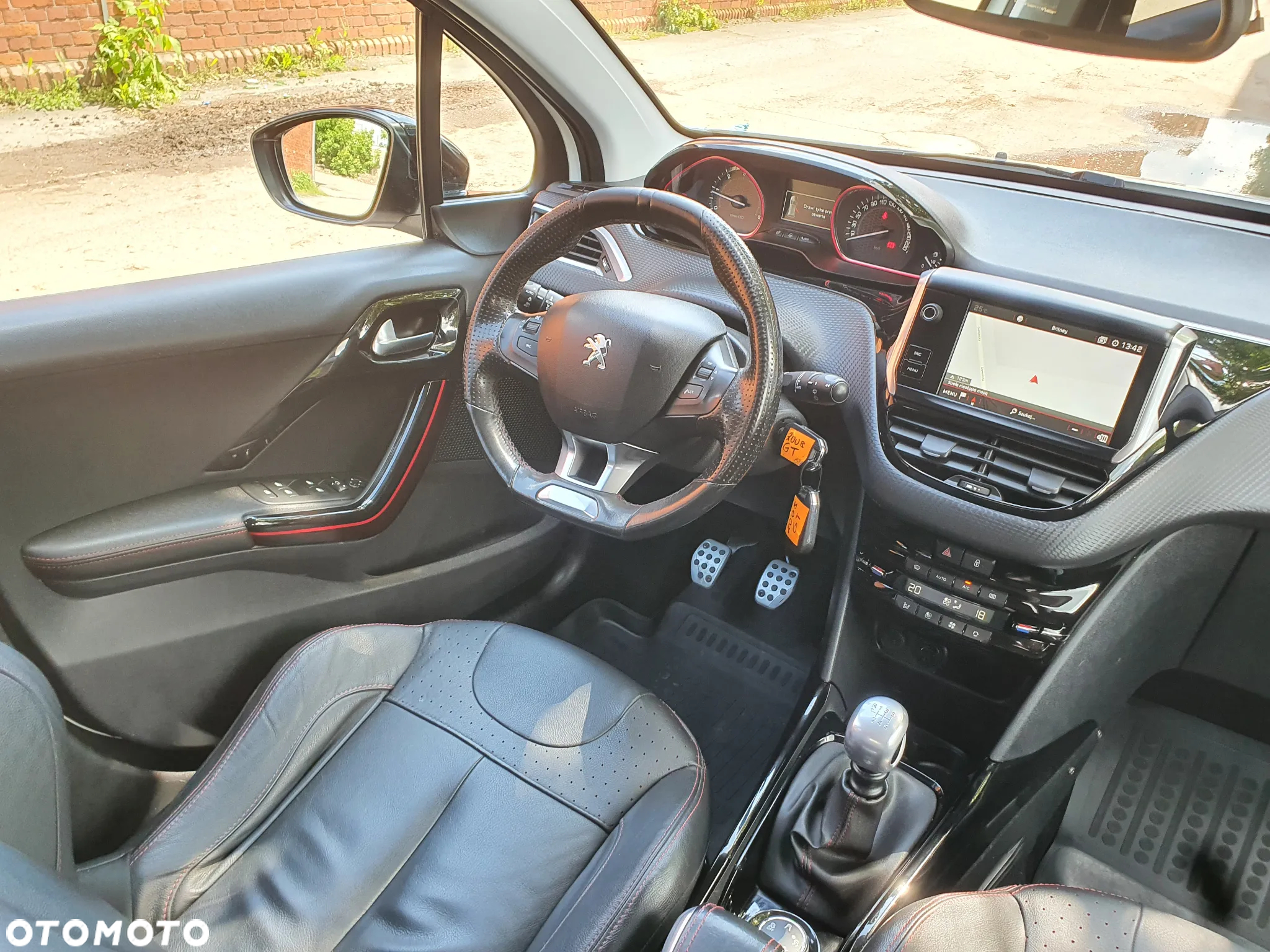 Peugeot 2008 - 10