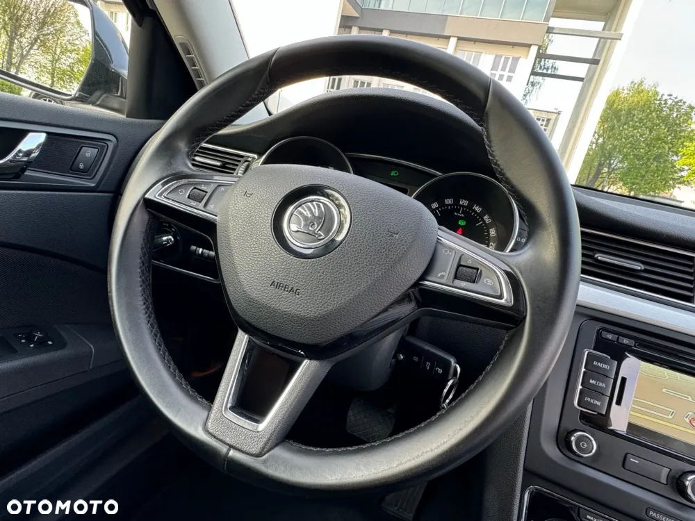 Skoda Superb Combi 2.0 TDI DSG Elegance - 28
