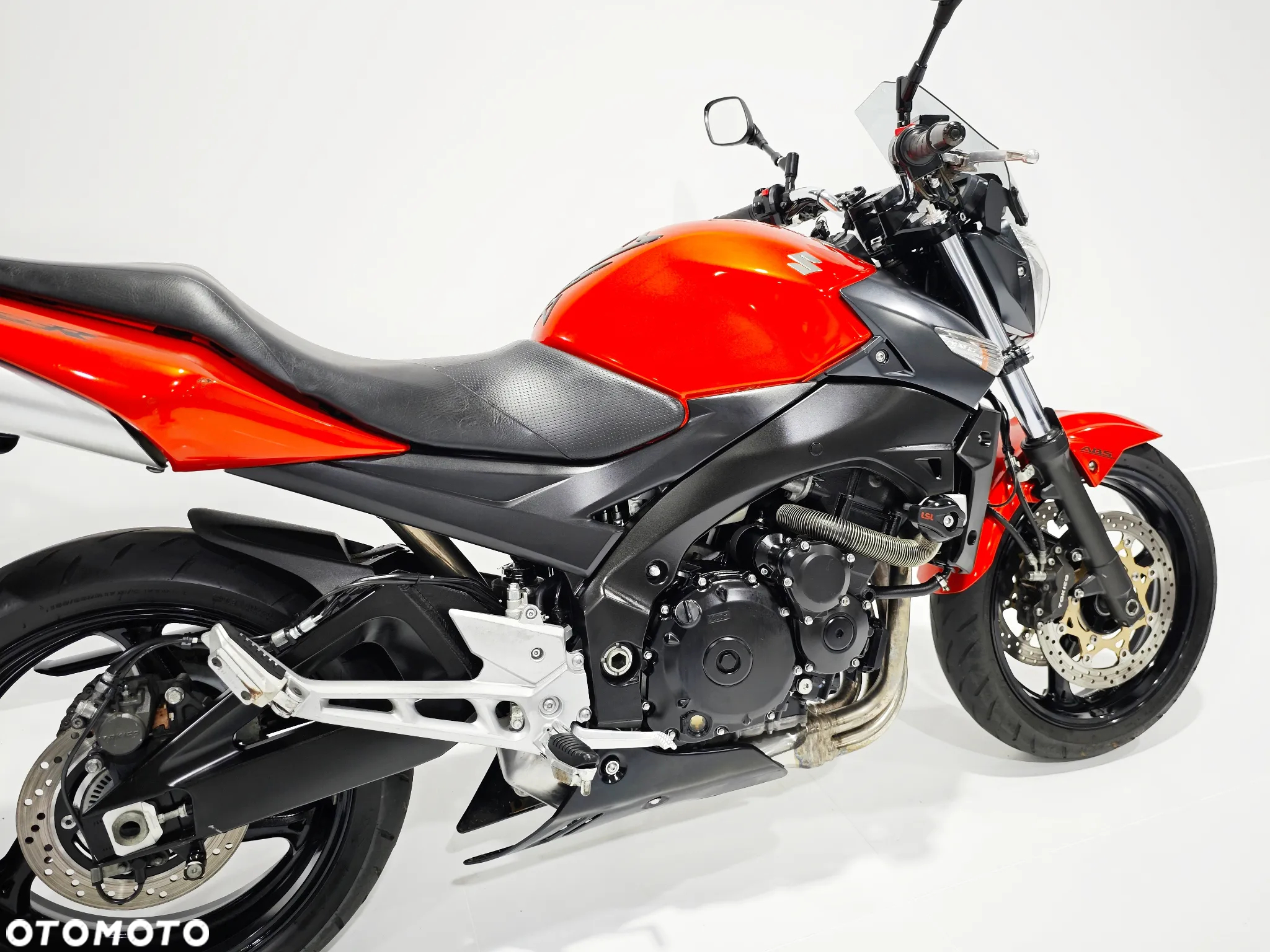 Suzuki GSR - 9