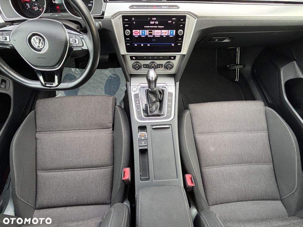 Volkswagen Passat 2.0 TDI SCR Comfortline DSG - 26