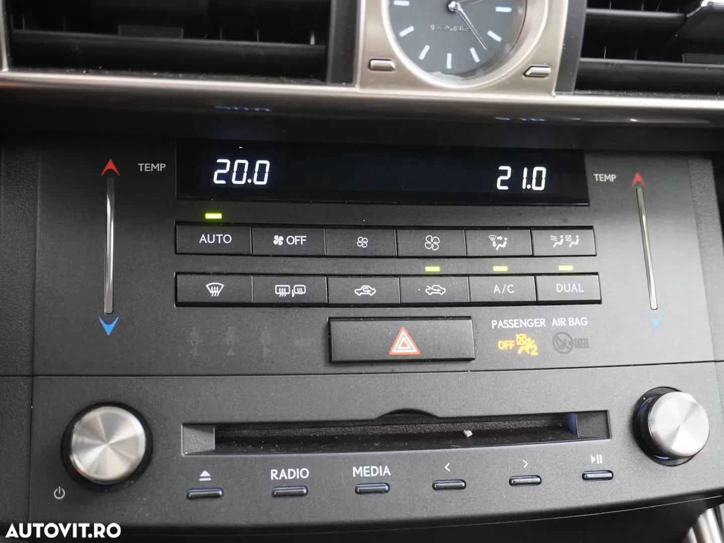 Lexus Seria IS 300h - 26