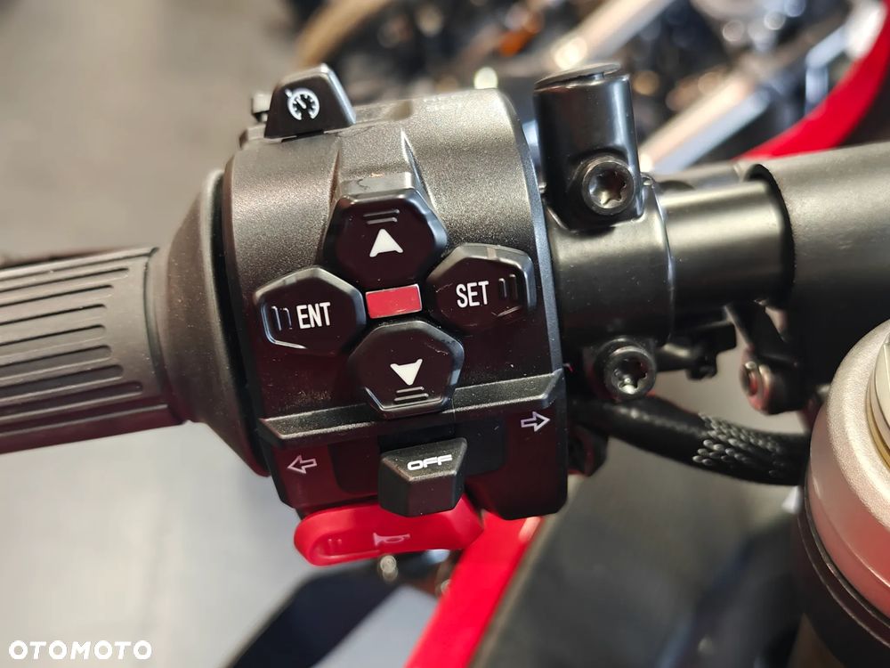 QJMOTOR SRK 800RR - 15