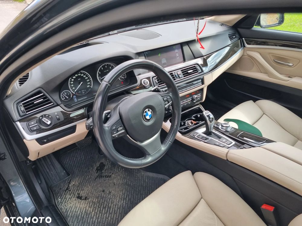 BMW Seria 5 528i Sport-Aut Luxury Line - 29