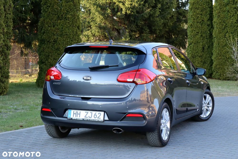 Kia Ceed 1.6 GDI Dream Team Edition - 10