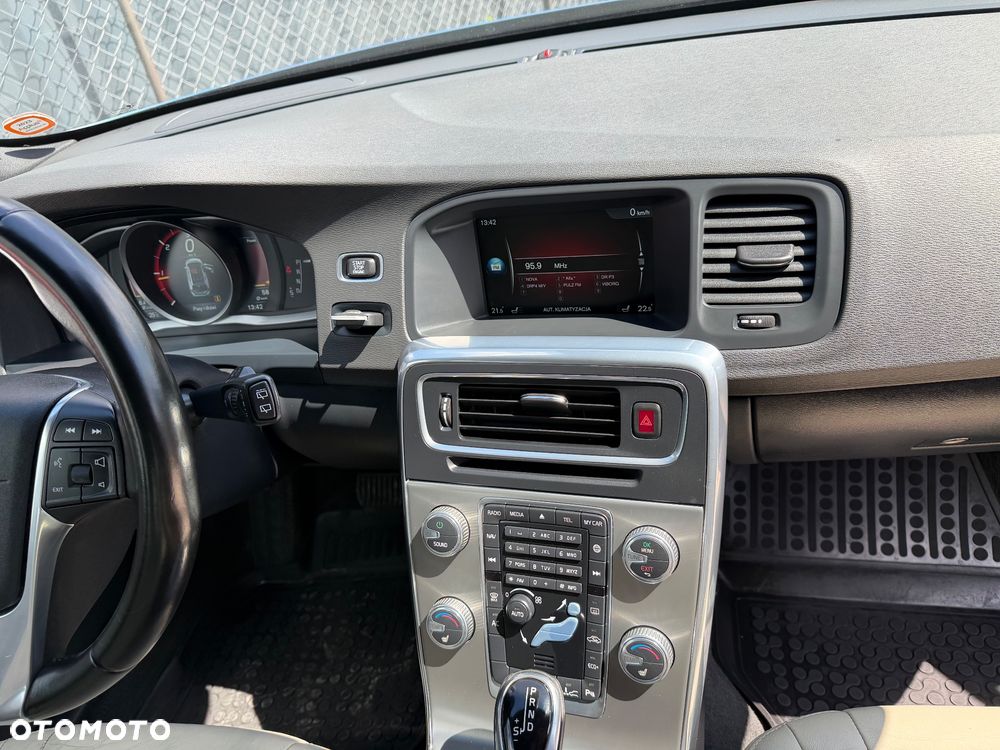 Volvo V60 D4 Drive-E Momentum - 16