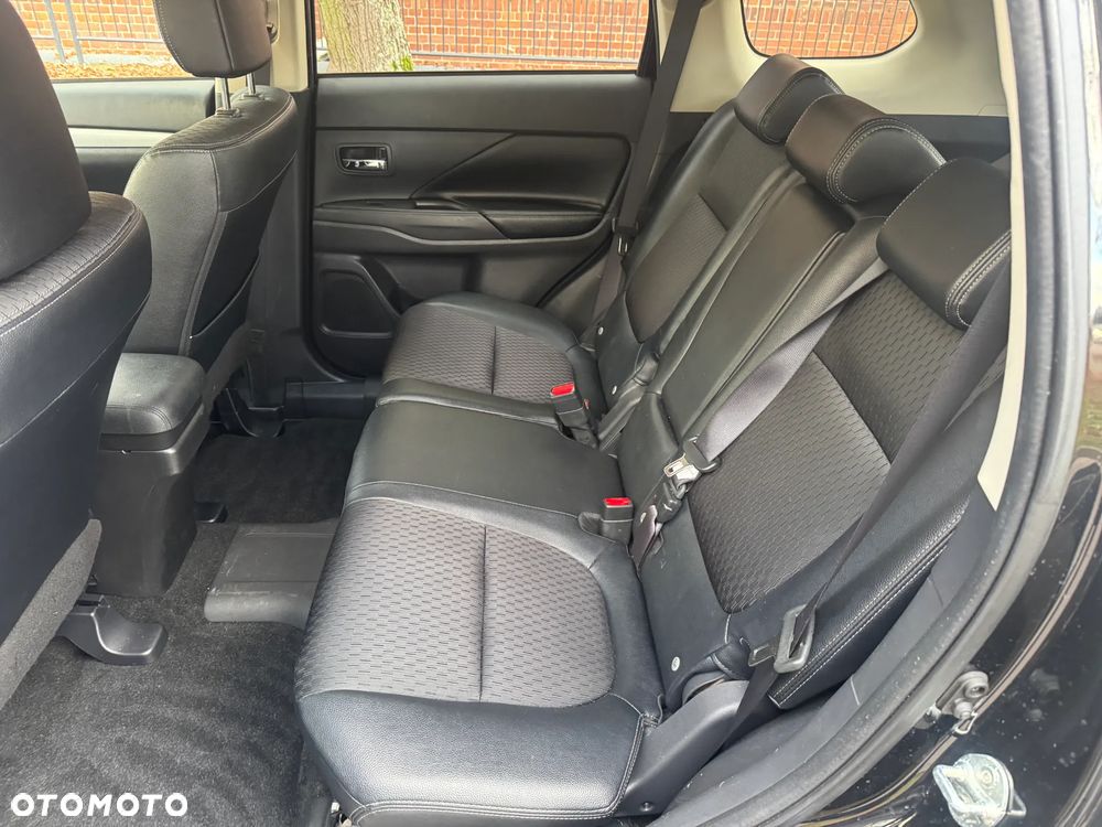 Mitsubishi Outlander 2.0 4WD Plus - 22