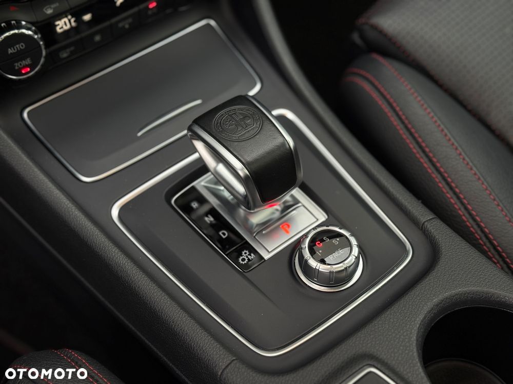 Mercedes-Benz Klasa A AMG 45 4Matic AMG Speedshift 7G-DCT - 23