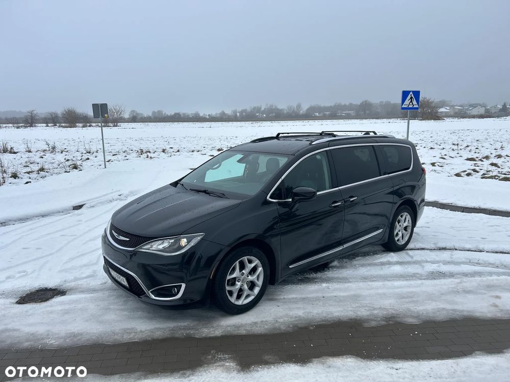 Chrysler Pacifica - 2