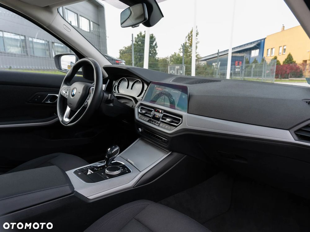 BMW Seria 3 318d - 21