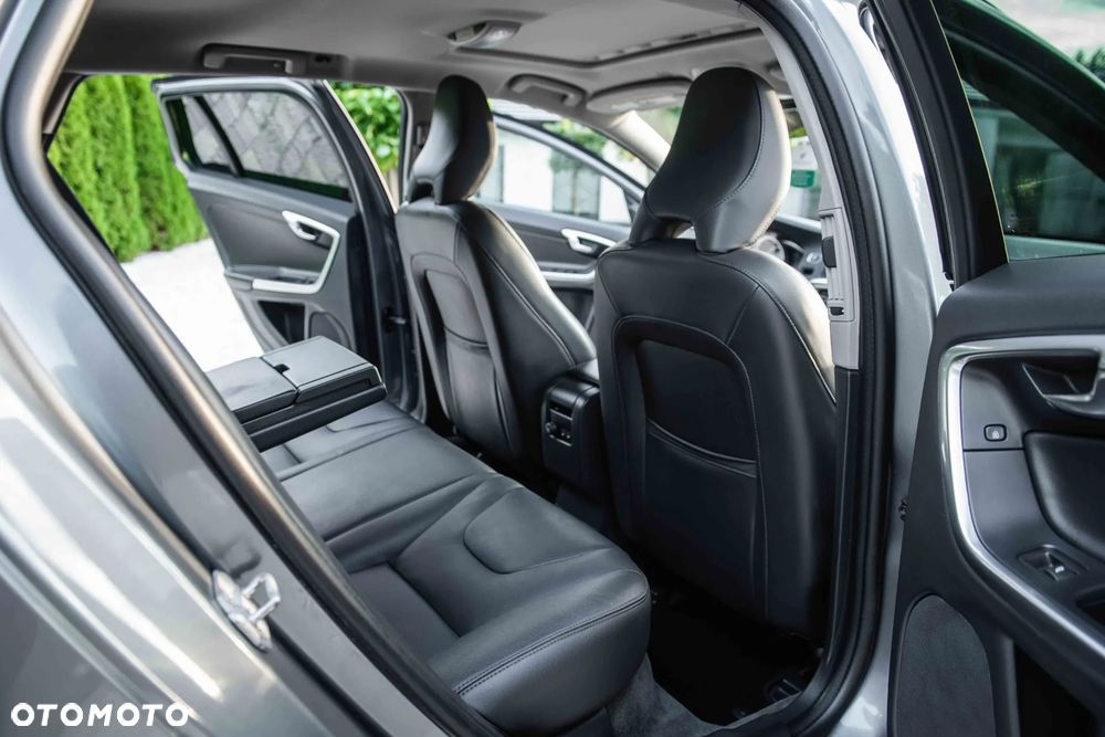 Volvo V60 Cross Country T5 AWD Summum - 30