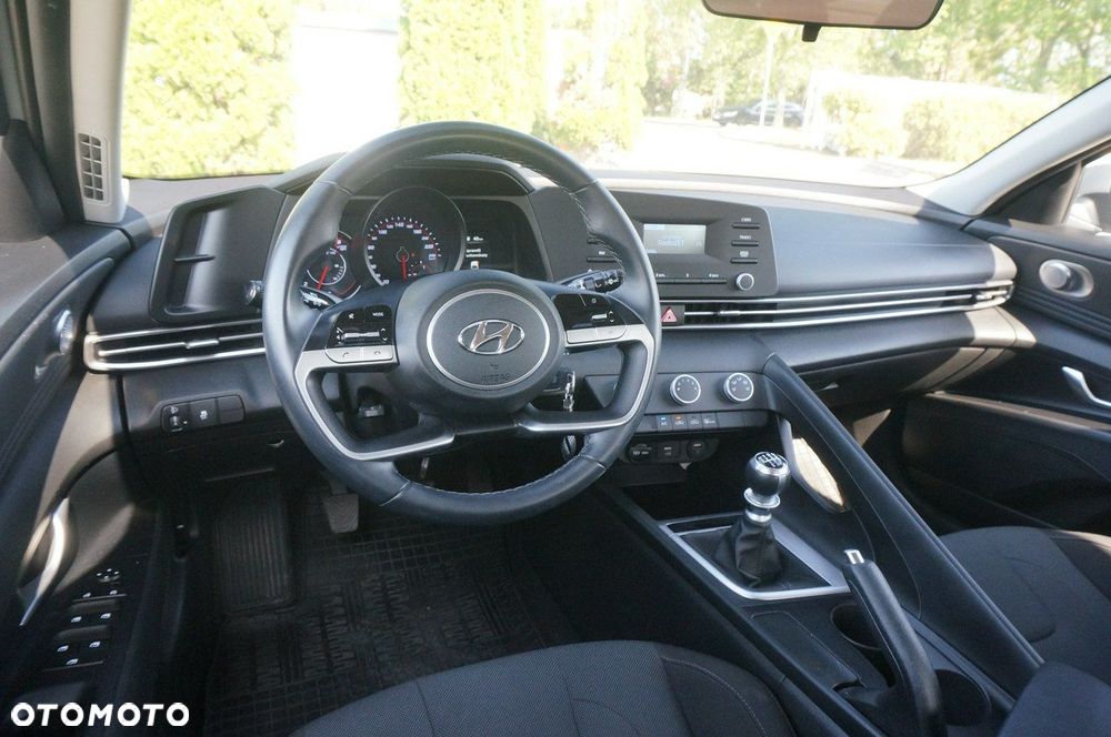 Hyundai Elantra - 16