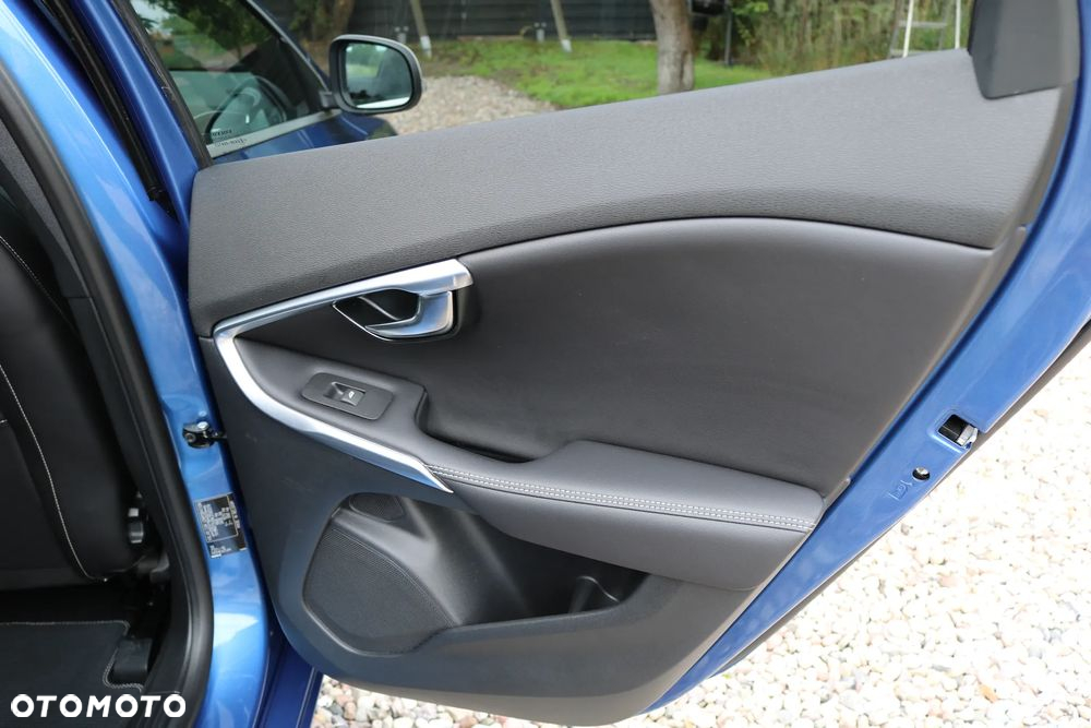 Volvo V40 D3 Drive-E R-Design Momentum - 16