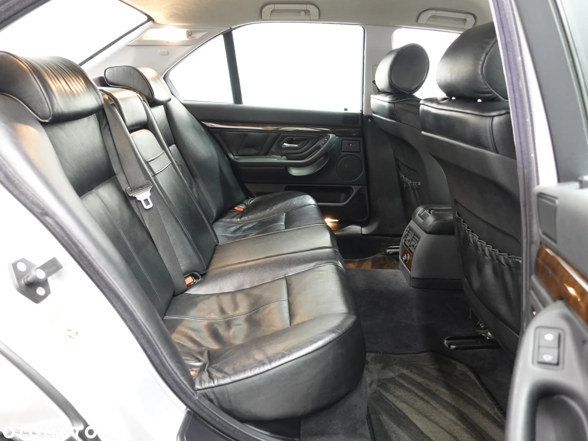 BMW Seria 7 728i - 26