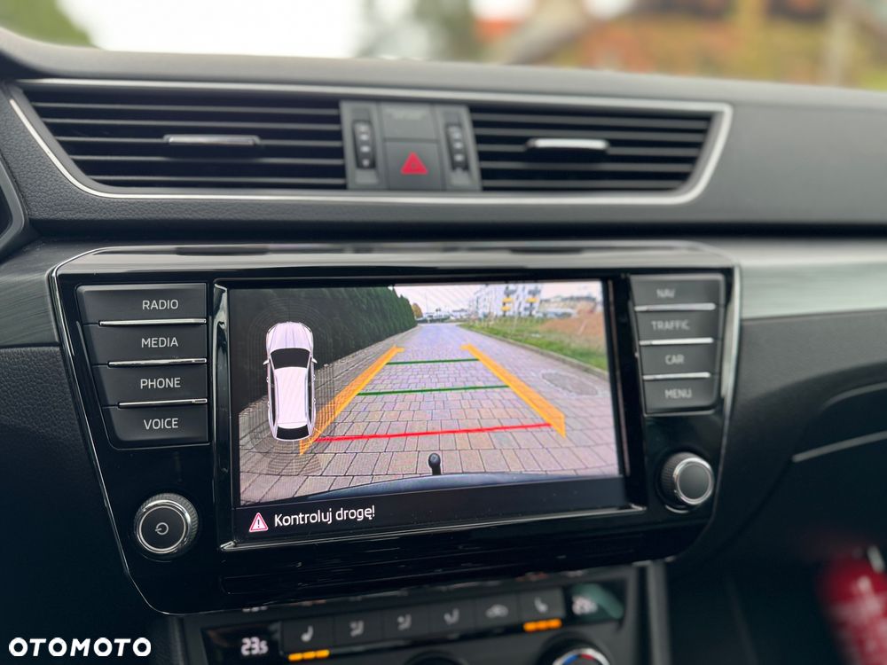 Skoda Superb 2.0 TDI L&K DSG - 8