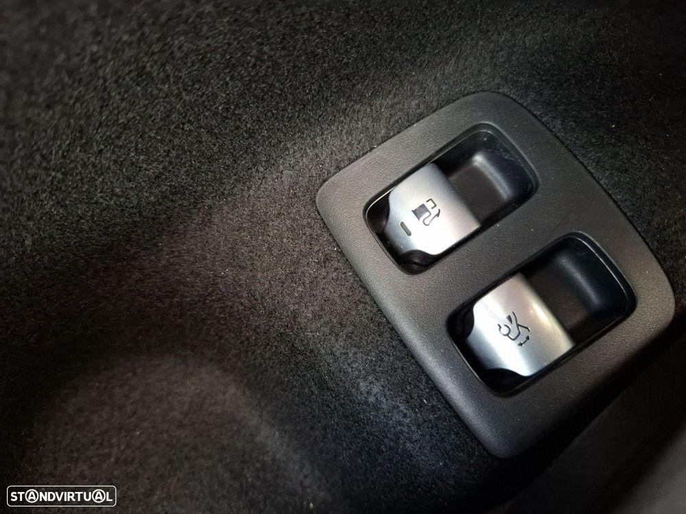 Mercedes-Benz E 300 e Station — fotografia 20