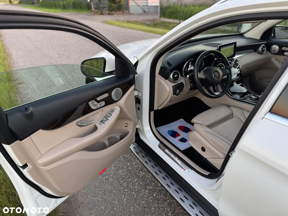 Mercedes-Benz GLC 300 4Matic 9G-TRONIC Exclusive - 26