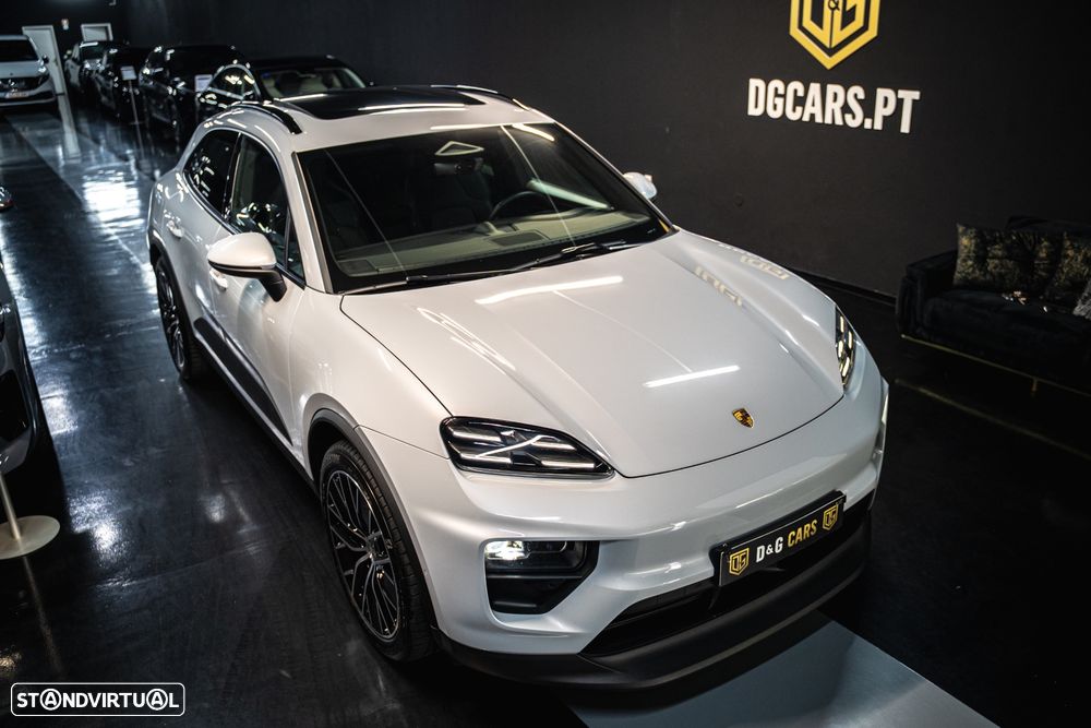 Porsche Macan Electric 4 - 25