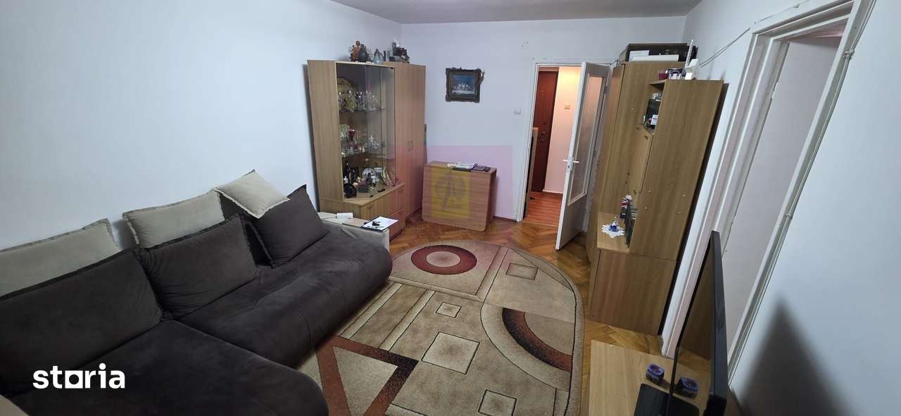 Apartament cu 3 camere de vanzare in Campina — fotografia 1