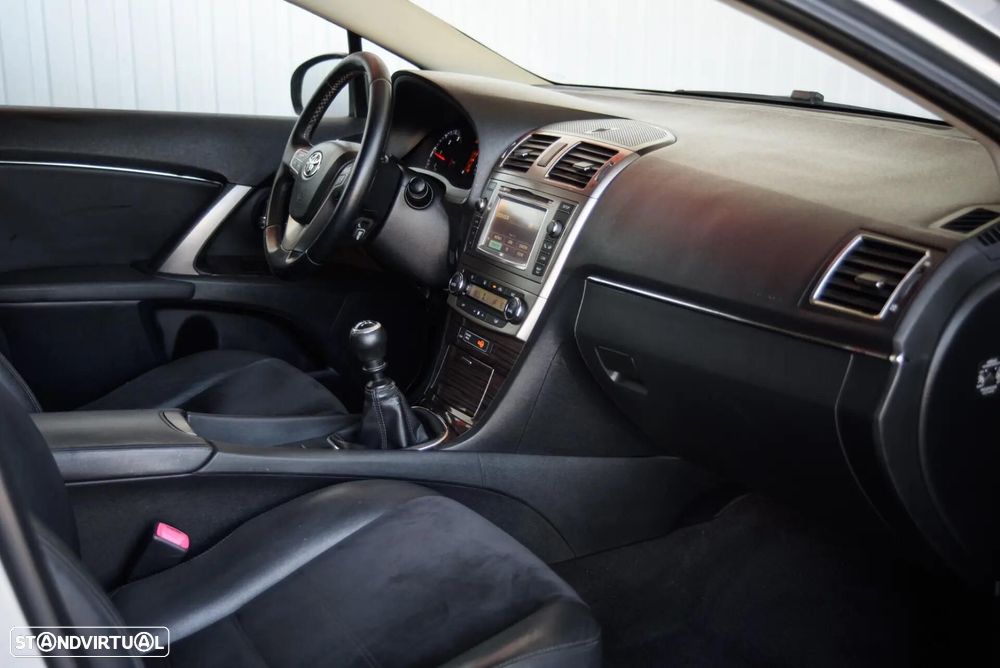 Toyota Avensis SD 2.0 D-4D Exclusive - 46