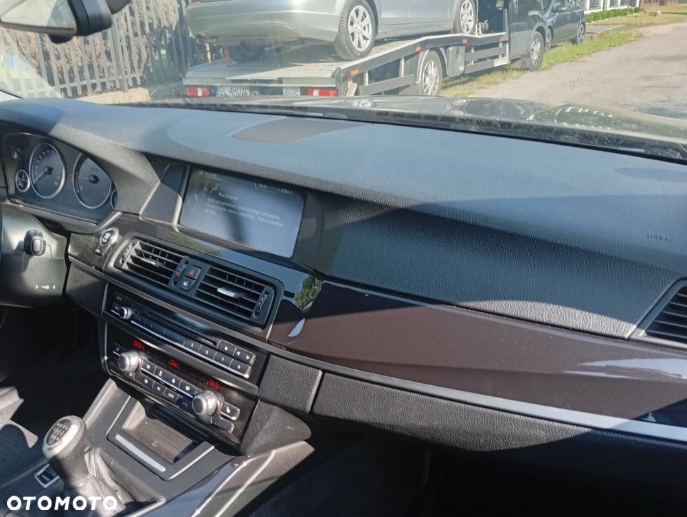 BMW Seria 5 520d - 24