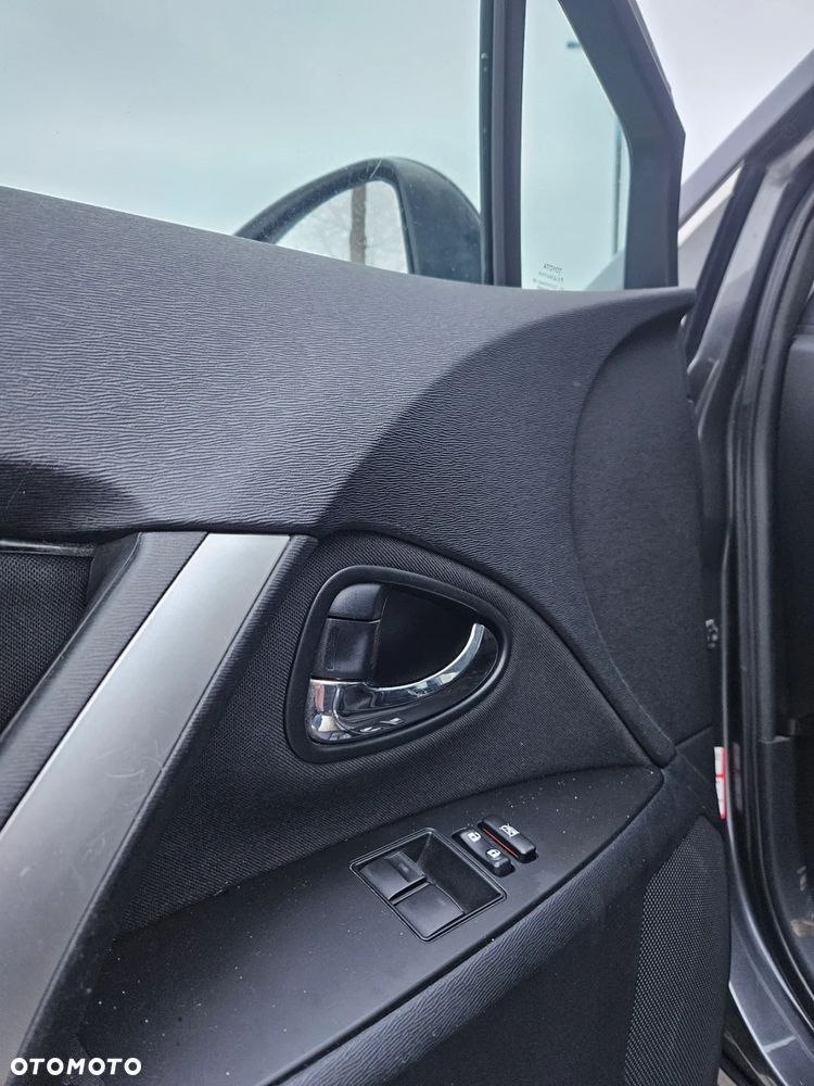 Toyota Avensis 1.8 Active - 25