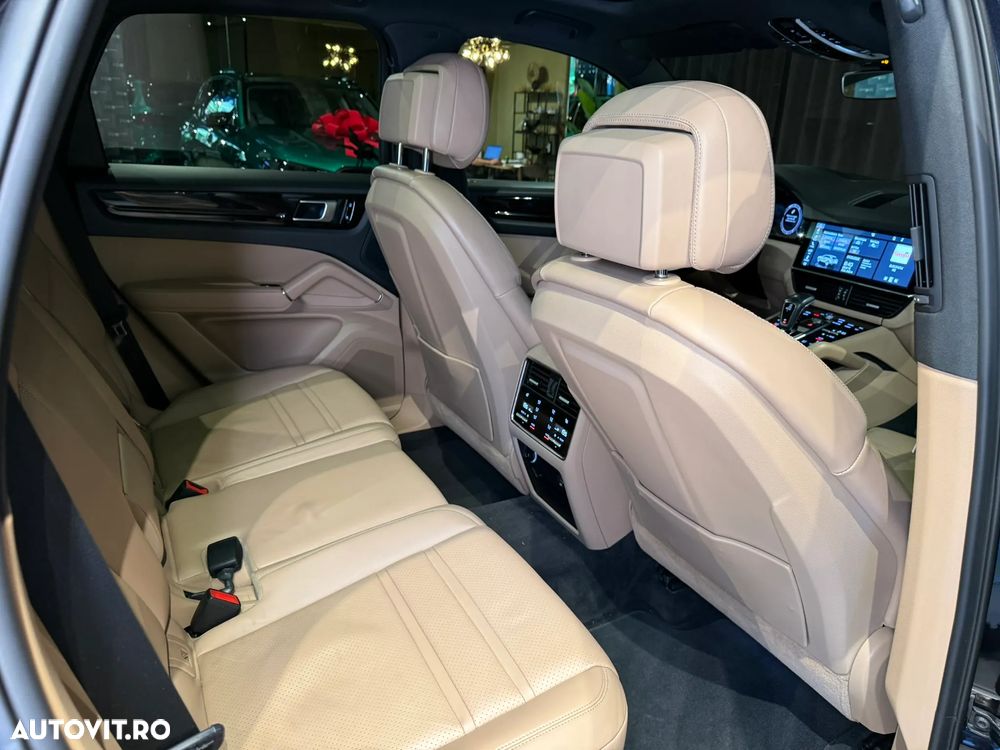 Porsche Cayenne - 27