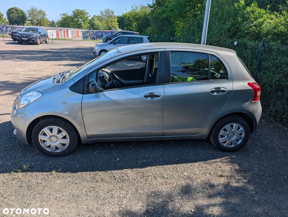 Toyota Yaris 1.3 Luna A/C - 2