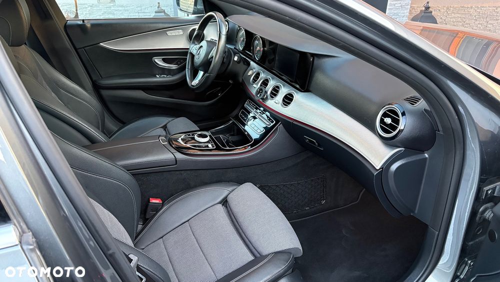 Mercedes-Benz Klasa E 220 d 9G-TRONIC - 17